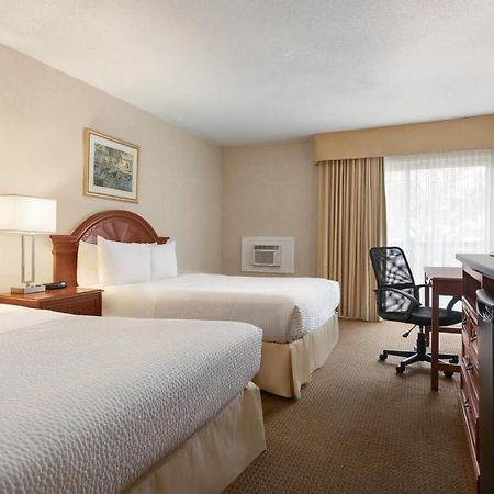 Days Inn By Wyndham לונדון מראה חיצוני תמונה